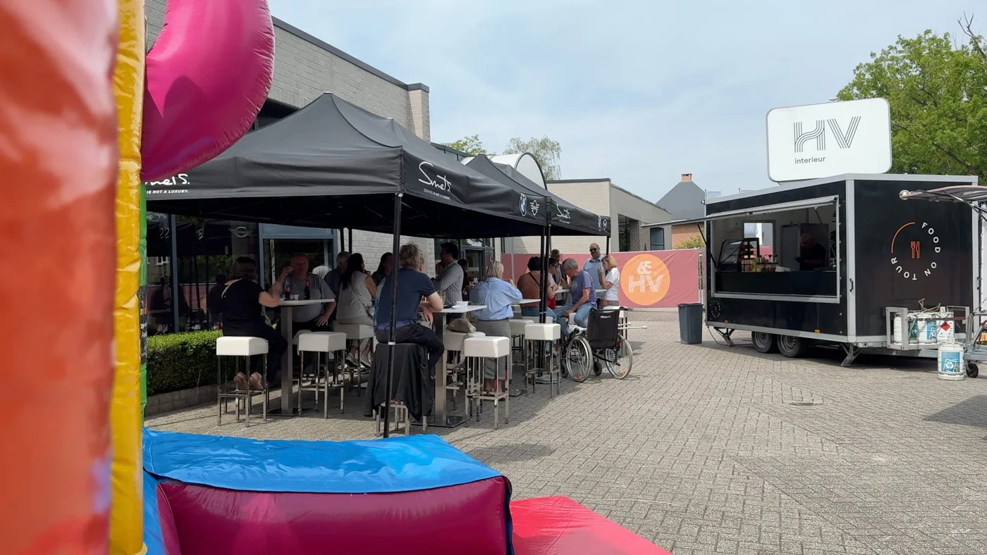 HV Interieur — Drie generaties. Eén feest. · Campagnebeeld 2