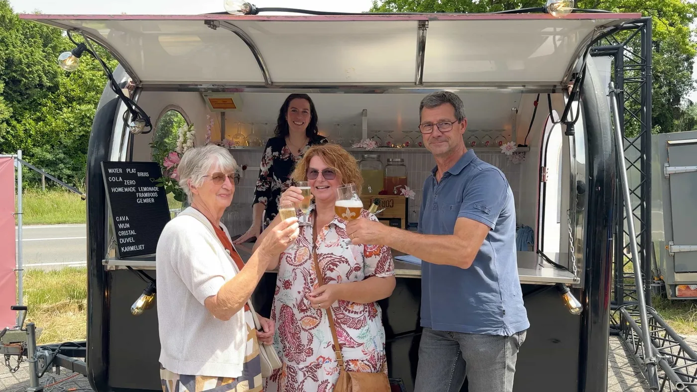 HV Interieur — Drie generaties. Eén feest. · Campagnebeeld 4