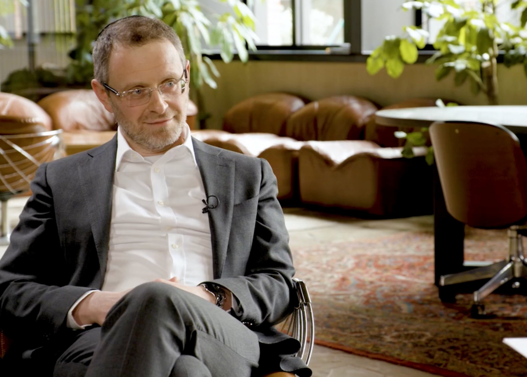 Business analytics: Data as a base for decision-making?